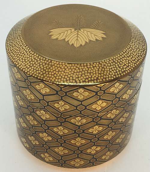 Wajima-nuri Tea Caddy In Fubuki With Kirimon-Hanabishi Makie - Japanese ...